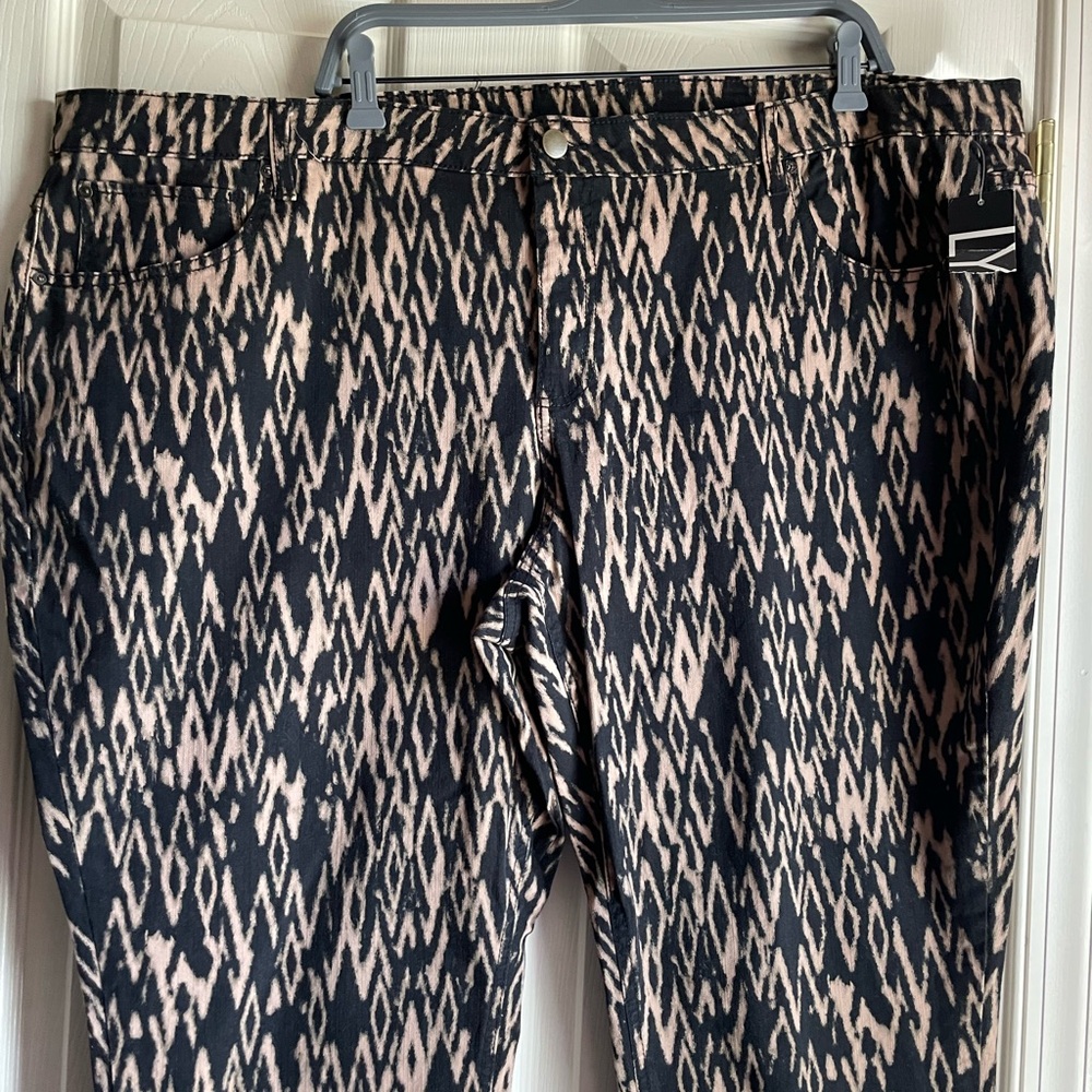 LYS Women’s Size 26W Patterned Black and Beige Jeans - Picture 6 of 15